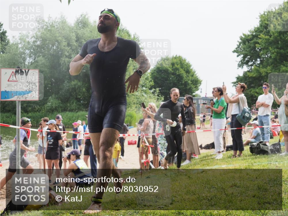 15.06.2025 - 27. Vierlanden-Triathlon KatJ http://msf.ph/oto/8030952 15.06.2025 11:08:40 Schwimmen 703, 719, 720, 750, 820, 836, 863 meine-sportfotos.de