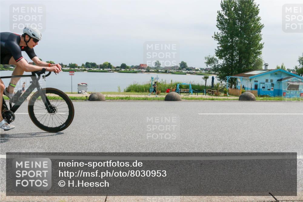 15.06.2025 - 27. Vierlanden-Triathlon H.Heesch http://msf.ph/oto/8030953 15.06.2025 11:31:58 Radfahren 113, 761, 898, 913 meine-sportfotos.de