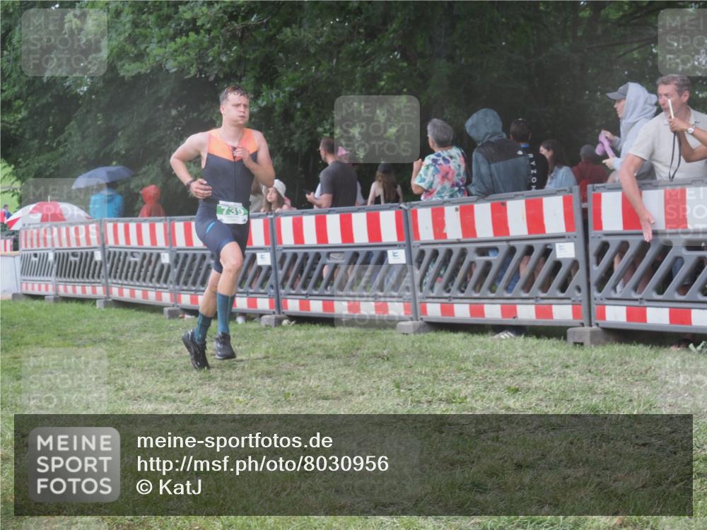 21.06.2025 - 27. Vierlanden-Triathlon KatJ http://msf.ph/oto/8030956 15.06.2025 13:39:22 Ziel 739, 909 meine-sportfotos.de