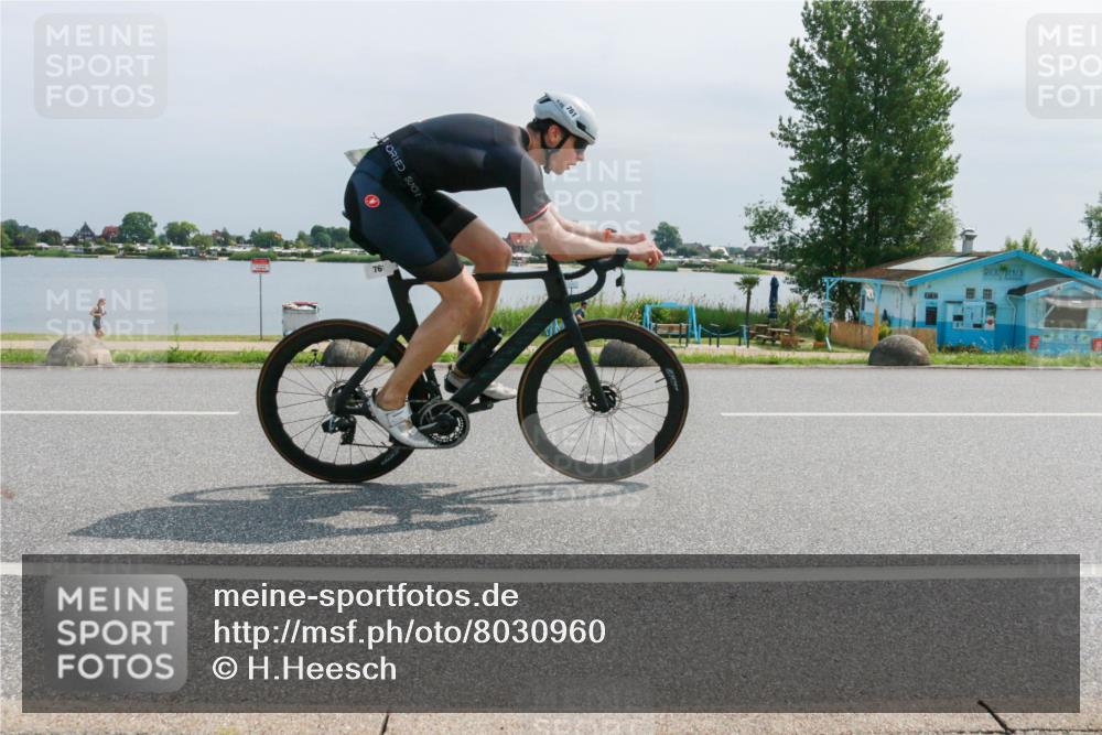 15.06.2025 - 27. Vierlanden-Triathlon H.Heesch http://msf.ph/oto/8030960 15.06.2025 11:31:58 Radfahren 113, 761, 898, 913 meine-sportfotos.de