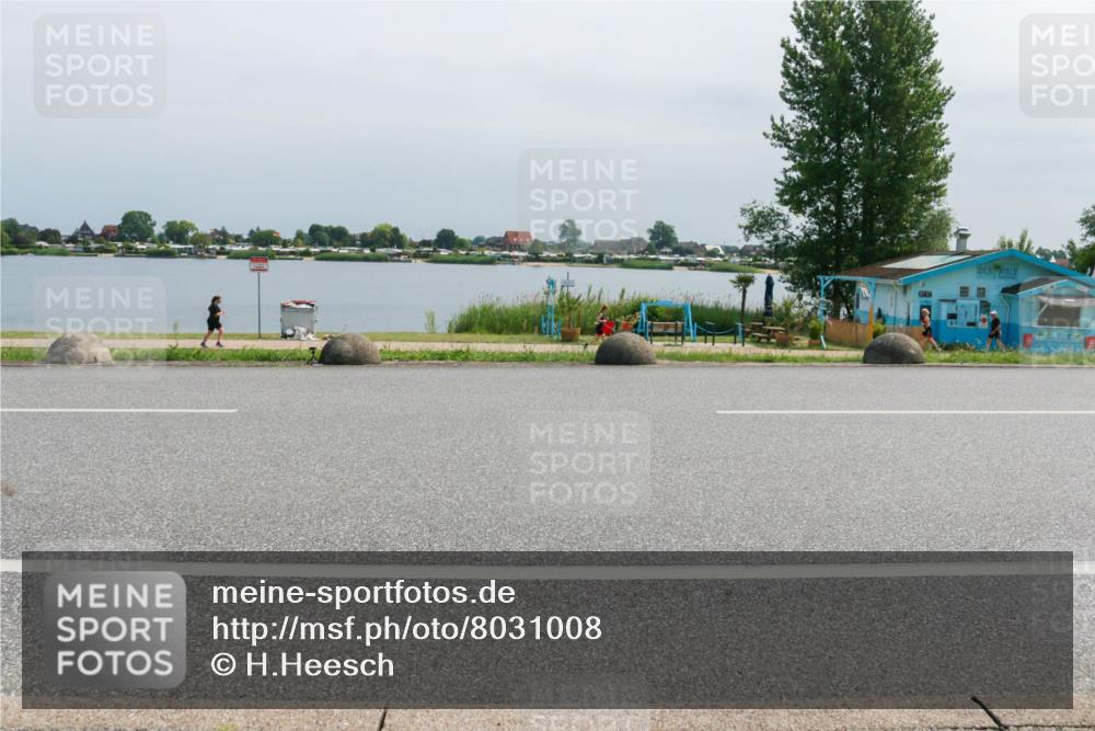 15.06.2025 - 27. Vierlanden-Triathlon H.Heesch http://msf.ph/oto/8031008 15.06.2025 11:32:04 Radfahren 144, 959 meine-sportfotos.de