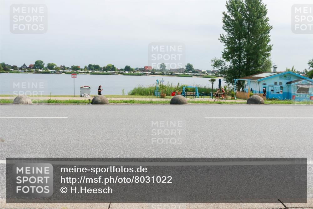 15.06.2025 - 27. Vierlanden-Triathlon H.Heesch http://msf.ph/oto/8031022 15.06.2025 11:32:06 Radfahren 144, 959 meine-sportfotos.de
