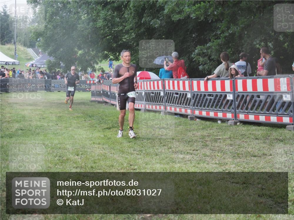 21.06.2025 - 27. Vierlanden-Triathlon KatJ http://msf.ph/oto/8031027 15.06.2025 13:39:39 Ziel 780, 834, 929 meine-sportfotos.de