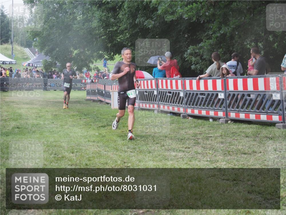 21.06.2025 - 27. Vierlanden-Triathlon KatJ http://msf.ph/oto/8031031 15.06.2025 13:39:40 Ziel 780, 834, 929 meine-sportfotos.de