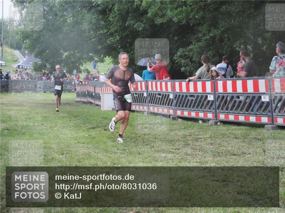 21.06.2025 - 27. Vierlanden-Triathlon KatJ http://msf.ph/oto/8031036 15.06.2025 13:39:40 Ziel 780, 834, 929 meine-sportfotos.de