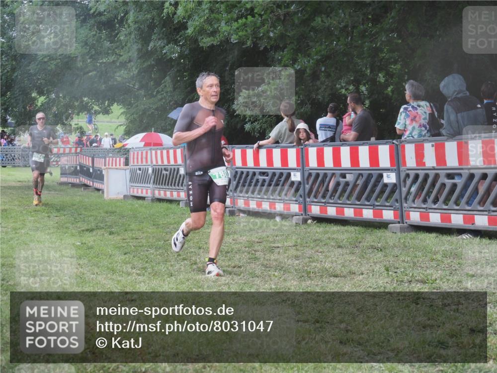 21.06.2025 - 27. Vierlanden-Triathlon KatJ http://msf.ph/oto/8031047 15.06.2025 13:39:40 Ziel 780, 834, 929 meine-sportfotos.de