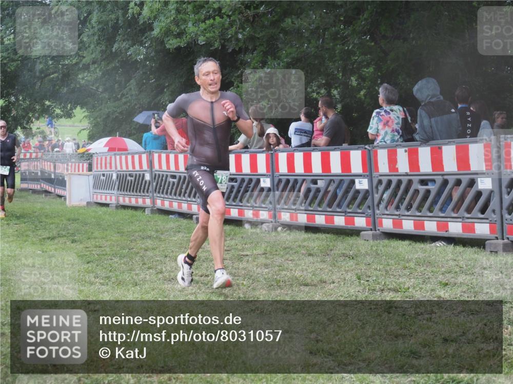21.06.2025 - 27. Vierlanden-Triathlon KatJ http://msf.ph/oto/8031057 15.06.2025 13:39:41 Ziel 780, 834, 929 meine-sportfotos.de