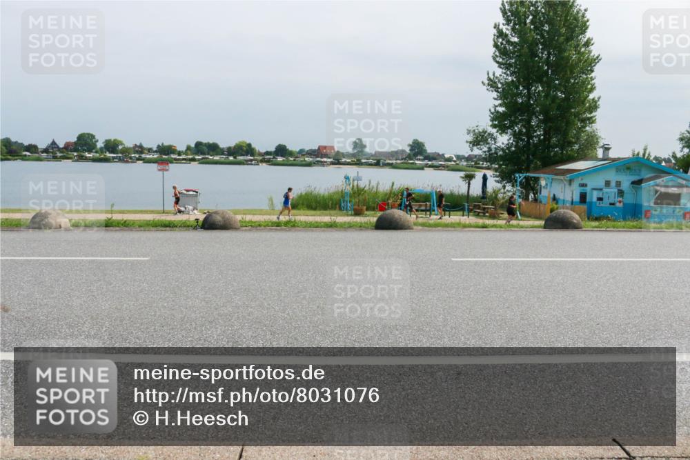15.06.2025 - 27. Vierlanden-Triathlon H.Heesch http://msf.ph/oto/8031076 15.06.2025 11:32:12 Radfahren 892 meine-sportfotos.de