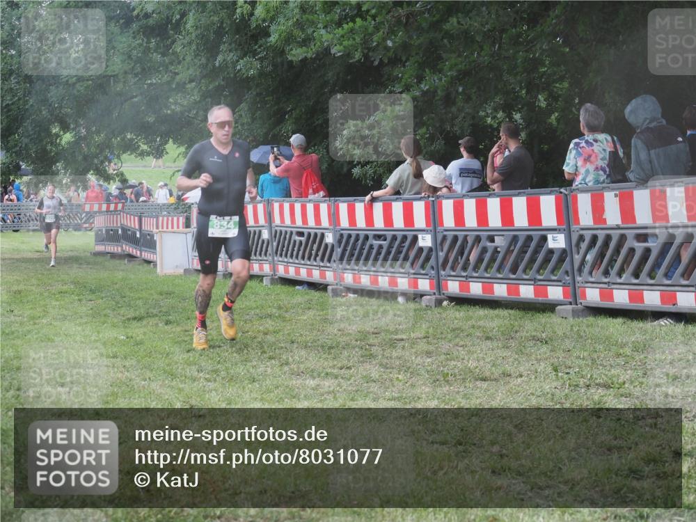 21.06.2025 - 27. Vierlanden-Triathlon KatJ http://msf.ph/oto/8031077 15.06.2025 13:39:43 Ziel 780, 834, 929 meine-sportfotos.de