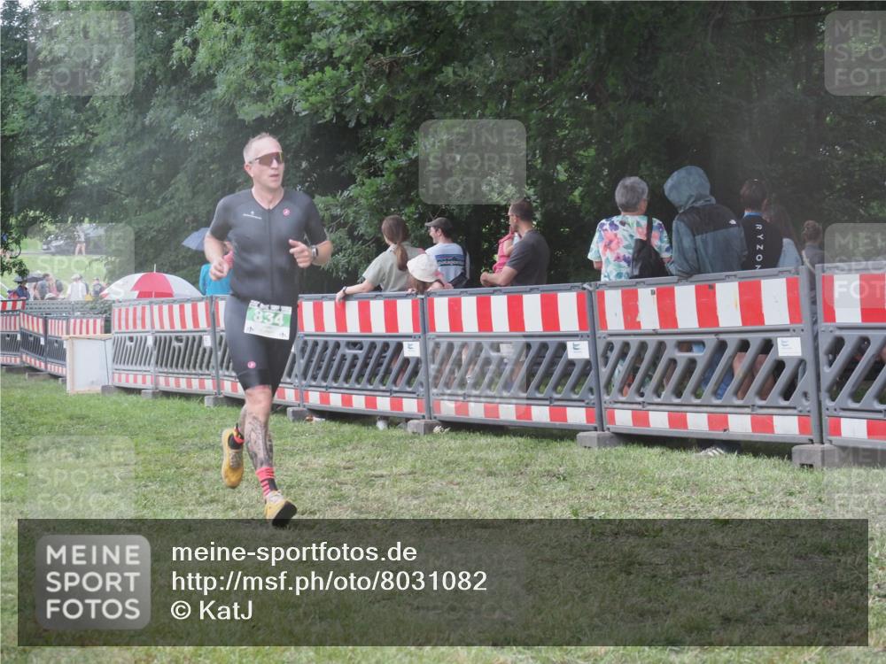 21.06.2025 - 27. Vierlanden-Triathlon KatJ http://msf.ph/oto/8031082 15.06.2025 13:39:43 Ziel 780, 834, 929 meine-sportfotos.de