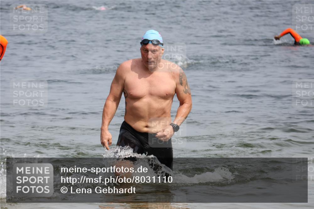 15.06.2025 - 27. Vierlanden-Triathlon Lena Gebhardt http://msf.ph/oto/8031110 15.06.2025 11:09:44 Schwimmen 745, 783, 784 meine-sportfotos.de