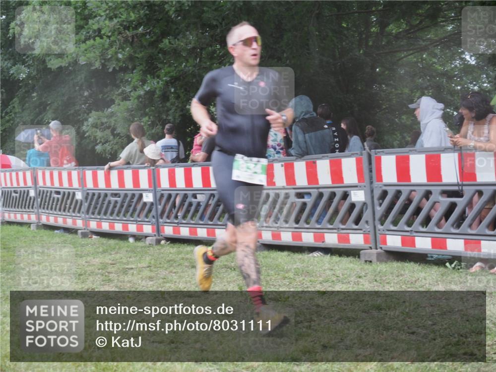 21.06.2025 - 27. Vierlanden-Triathlon KatJ http://msf.ph/oto/8031111 15.06.2025 13:39:44 Ziel 834, 929 meine-sportfotos.de
