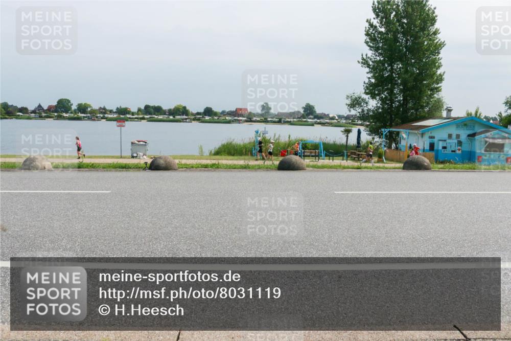 15.06.2025 - 27. Vierlanden-Triathlon H.Heesch http://msf.ph/oto/8031119 15.06.2025 11:32:29 Radfahren 677, 889, 955 meine-sportfotos.de
