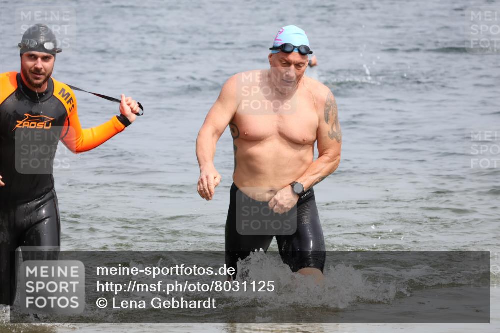 15.06.2025 - 27. Vierlanden-Triathlon Lena Gebhardt http://msf.ph/oto/8031125 15.06.2025 11:09:44 Schwimmen 745, 783, 784 meine-sportfotos.de