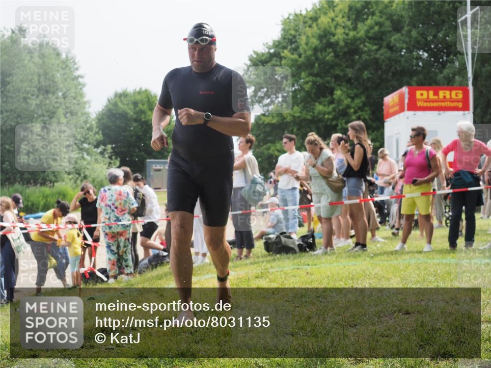 15.06.2025 - 27. Vierlanden-Triathlon KatJ http://msf.ph/oto/8031135 15.06.2025 11:08:54 Schwimmen 671, 720, 852 meine-sportfotos.de