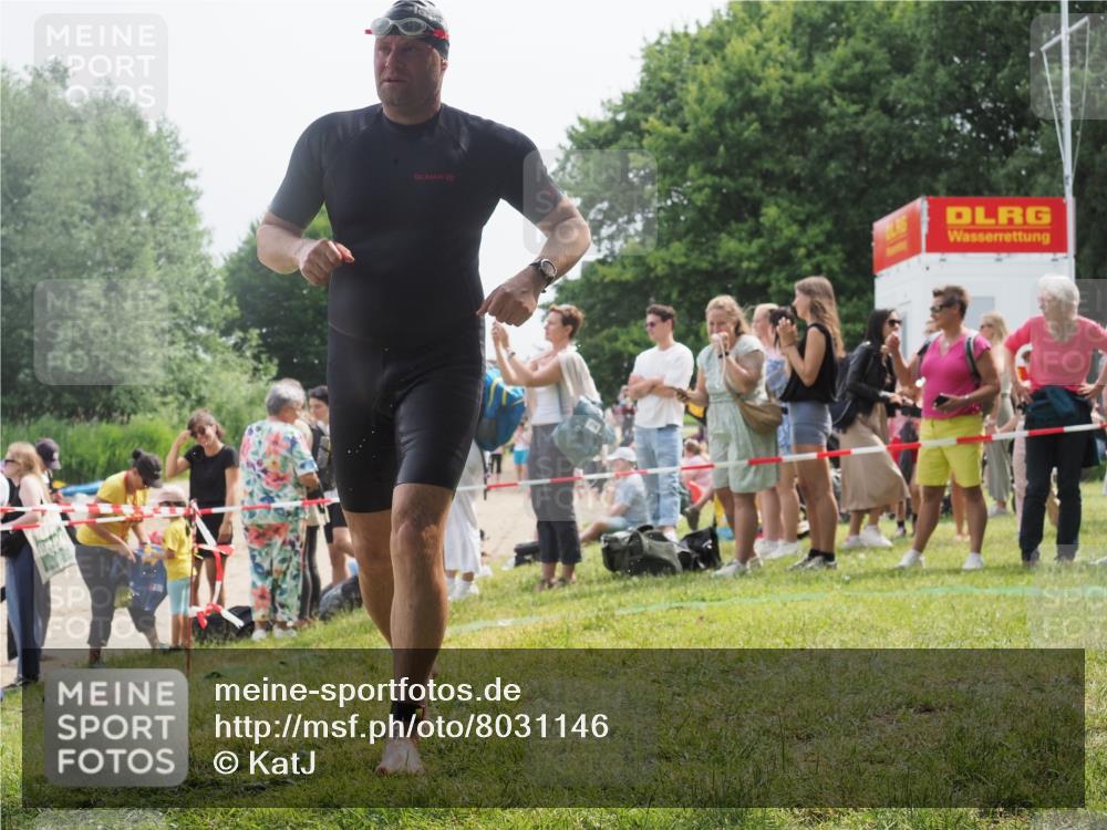 15.06.2025 - 27. Vierlanden-Triathlon KatJ http://msf.ph/oto/8031146 15.06.2025 11:08:54 Schwimmen 671, 720, 852 meine-sportfotos.de