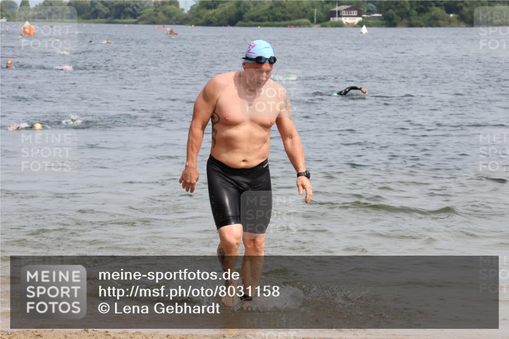 15.06.2025 - 27. Vierlanden-Triathlon Lena Gebhardt http://msf.ph/oto/8031158 15.06.2025 11:09:48 Schwimmen 745, 784, 786 meine-sportfotos.de