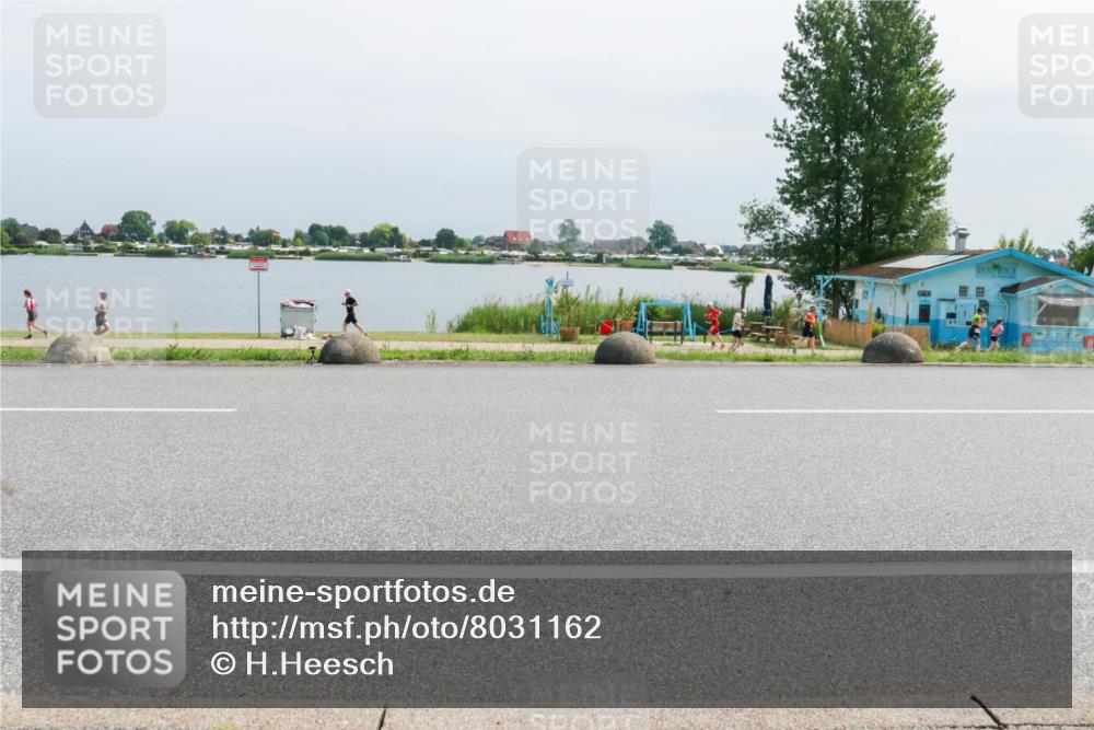 15.06.2025 - 27. Vierlanden-Triathlon H.Heesch http://msf.ph/oto/8031162 15.06.2025 11:32:31 Radfahren 677, 889 meine-sportfotos.de