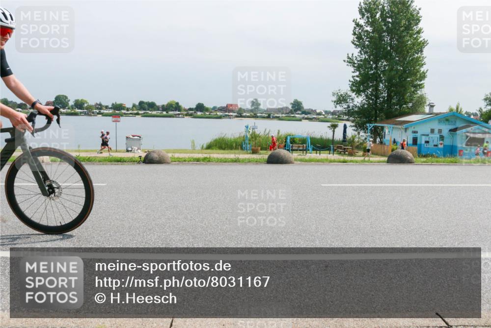15.06.2025 - 27. Vierlanden-Triathlon H.Heesch http://msf.ph/oto/8031167 15.06.2025 11:32:33 Radfahren 677 meine-sportfotos.de