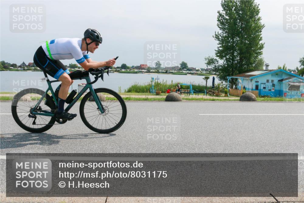 15.06.2025 - 27. Vierlanden-Triathlon H.Heesch http://msf.ph/oto/8031175 15.06.2025 11:32:41 Radfahren 716 meine-sportfotos.de