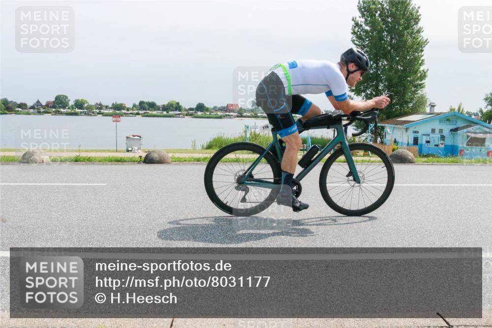 15.06.2025 - 27. Vierlanden-Triathlon H.Heesch http://msf.ph/oto/8031177 15.06.2025 11:32:41 Radfahren 716 meine-sportfotos.de
