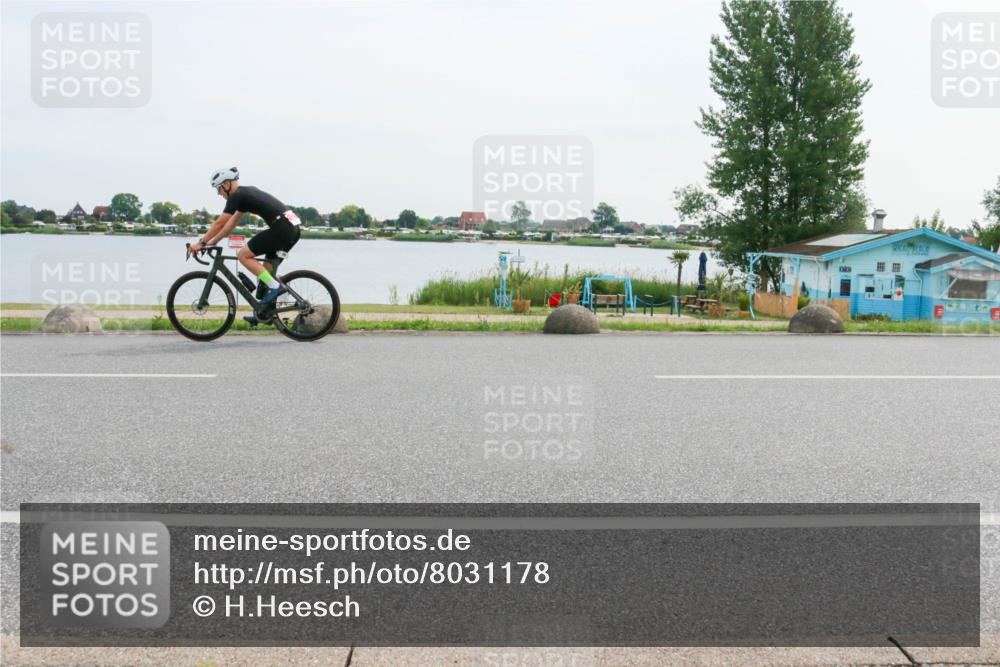 15.06.2025 - 27. Vierlanden-Triathlon H.Heesch http://msf.ph/oto/8031178 15.06.2025 10:35:15 Radfahren 26, 251, 330 meine-sportfotos.de
