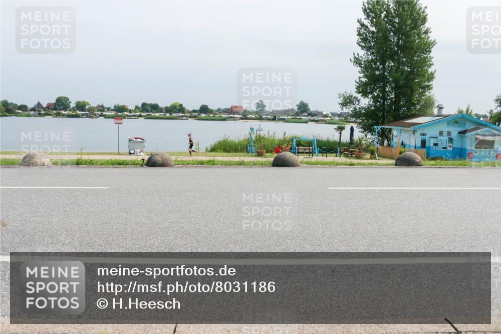 15.06.2025 - 27. Vierlanden-Triathlon H.Heesch http://msf.ph/oto/8031186 15.06.2025 11:32:44 Radfahren 716 meine-sportfotos.de