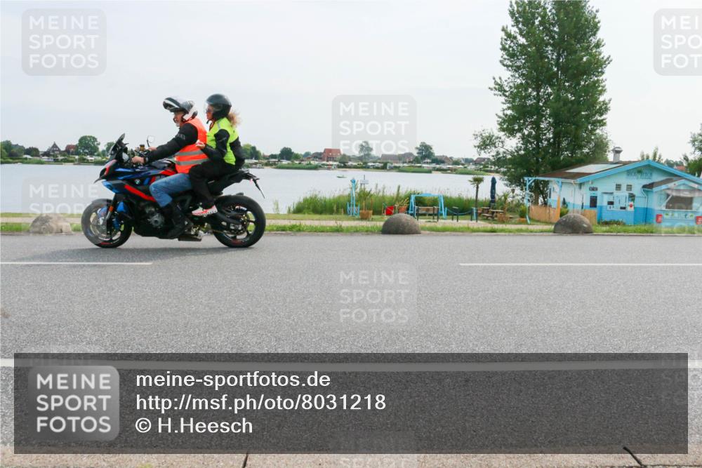15.06.2025 - 27. Vierlanden-Triathlon H.Heesch http://msf.ph/oto/8031218 15.06.2025 10:35:23 Radfahren 121, 213, 268, 336 meine-sportfotos.de