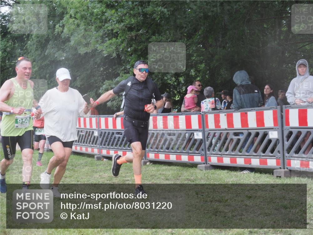 21.06.2025 - 27. Vierlanden-Triathlon KatJ http://msf.ph/oto/8031220 15.06.2025 13:40:09 Ziel 154, 879, 950 meine-sportfotos.de