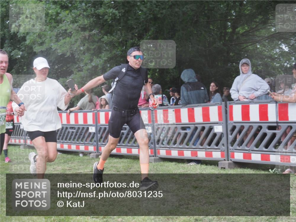 21.06.2025 - 27. Vierlanden-Triathlon KatJ http://msf.ph/oto/8031235 15.06.2025 13:40:09 Ziel 154, 879, 950 meine-sportfotos.de