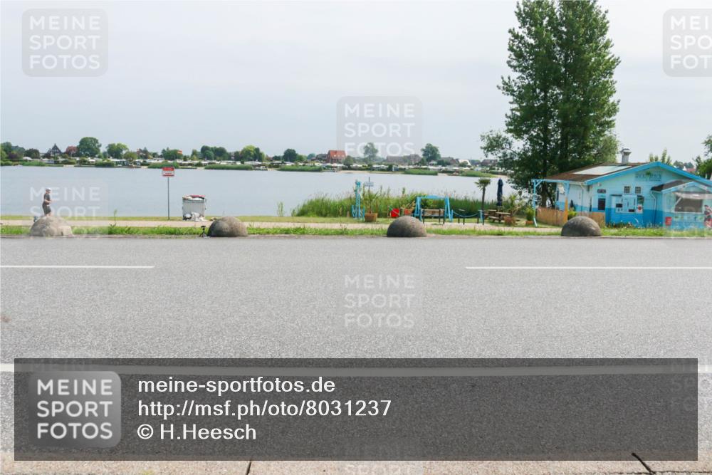 15.06.2025 - 27. Vierlanden-Triathlon H.Heesch http://msf.ph/oto/8031237 15.06.2025 11:32:50 Radfahren 718, 771 meine-sportfotos.de