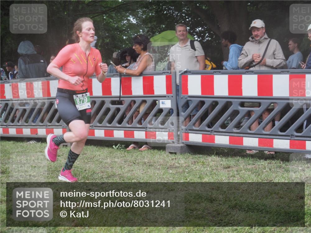 21.06.2025 - 27. Vierlanden-Triathlon KatJ http://msf.ph/oto/8031241 15.06.2025 13:40:11 Ziel 72, 154, 879, 950 meine-sportfotos.de