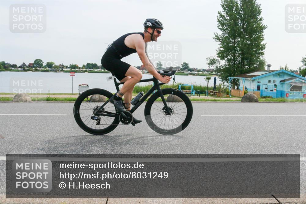 15.06.2025 - 27. Vierlanden-Triathlon H.Heesch http://msf.ph/oto/8031249 15.06.2025 10:35:34 Radfahren 99, 272, 301 meine-sportfotos.de