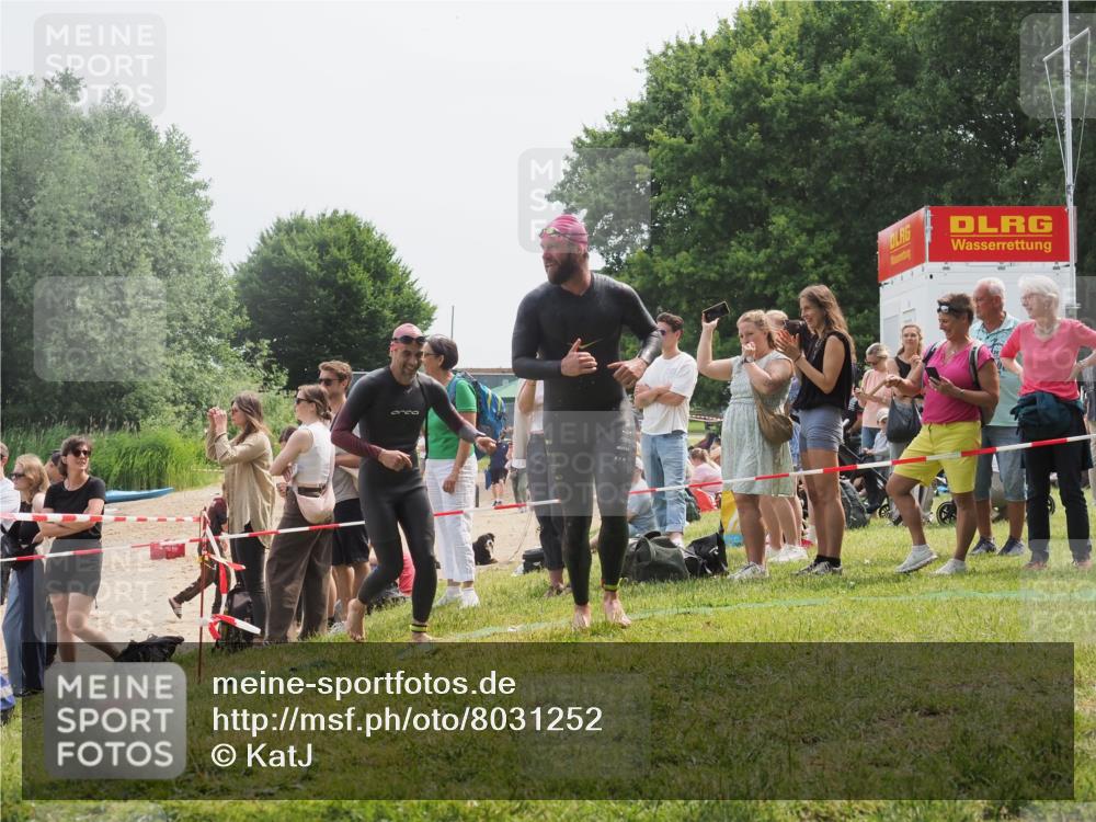 15.06.2025 - 27. Vierlanden-Triathlon KatJ http://msf.ph/oto/8031252 15.06.2025 11:09:17 Schwimmen 776, 811, 816, 829, 846 meine-sportfotos.de