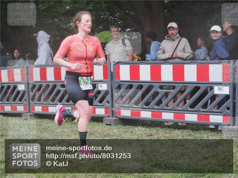 21.06.2025 - 27. Vierlanden-Triathlon KatJ http://msf.ph/oto/8031253 15.06.2025 13:40:12 Ziel 72, 154, 703, 879 meine-sportfotos.de