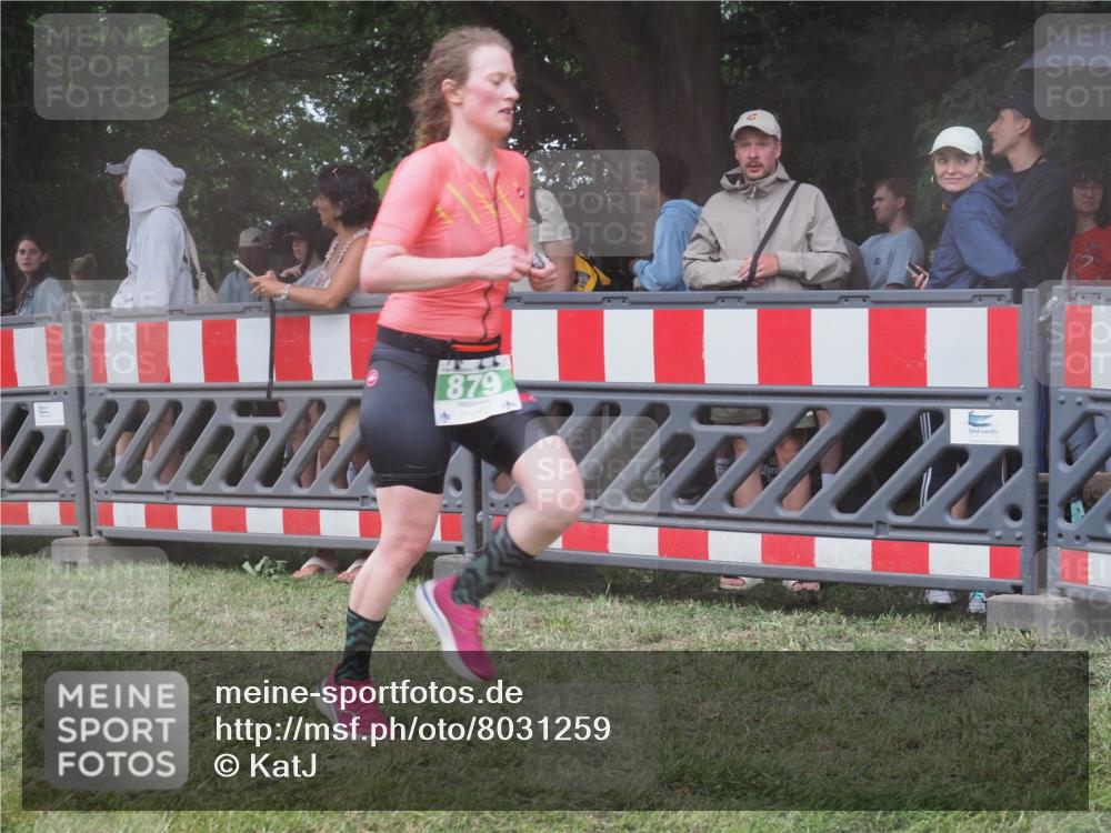 21.06.2025 - 27. Vierlanden-Triathlon KatJ http://msf.ph/oto/8031259 15.06.2025 13:40:12 Ziel 72, 154, 703, 879 meine-sportfotos.de