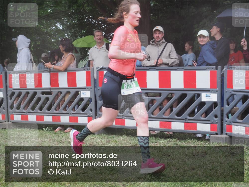 21.06.2025 - 27. Vierlanden-Triathlon KatJ http://msf.ph/oto/8031264 15.06.2025 13:40:12 Ziel 72, 154, 703, 879 meine-sportfotos.de