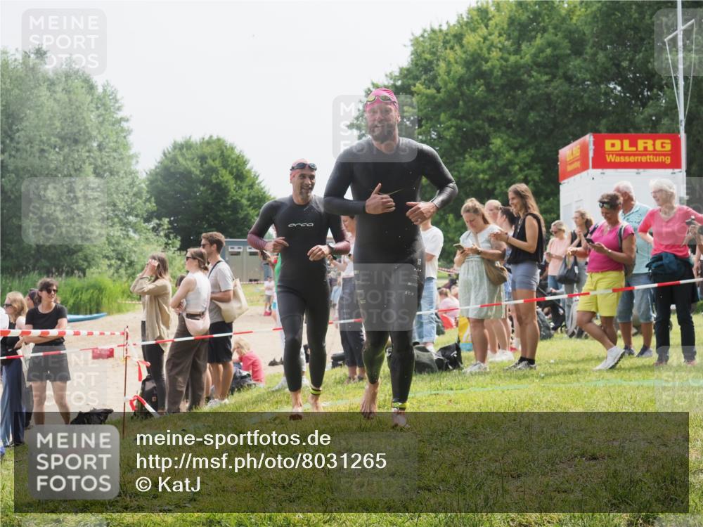 15.06.2025 - 27. Vierlanden-Triathlon KatJ http://msf.ph/oto/8031265 15.06.2025 11:09:18 Schwimmen 776, 811, 816, 829, 846 meine-sportfotos.de