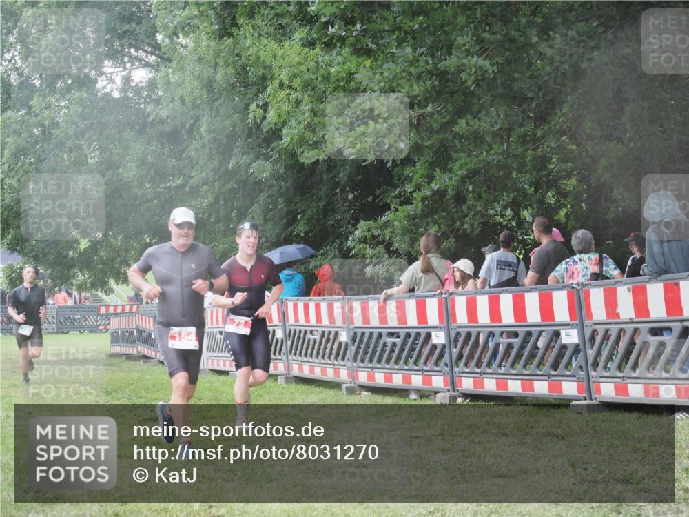 21.06.2025 - 27. Vierlanden-Triathlon KatJ http://msf.ph/oto/8031270 15.06.2025 13:40:18 Ziel 72, 154, 703, 1089 meine-sportfotos.de