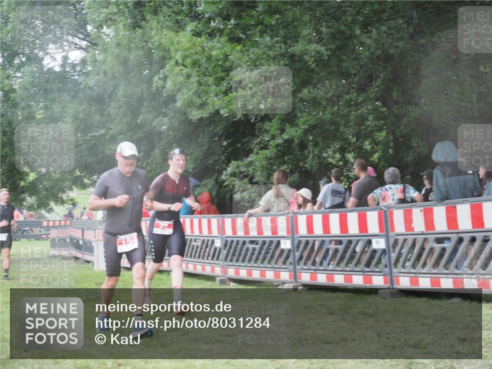21.06.2025 - 27. Vierlanden-Triathlon KatJ http://msf.ph/oto/8031284 15.06.2025 13:40:18 Ziel 72, 154, 703, 1089 meine-sportfotos.de