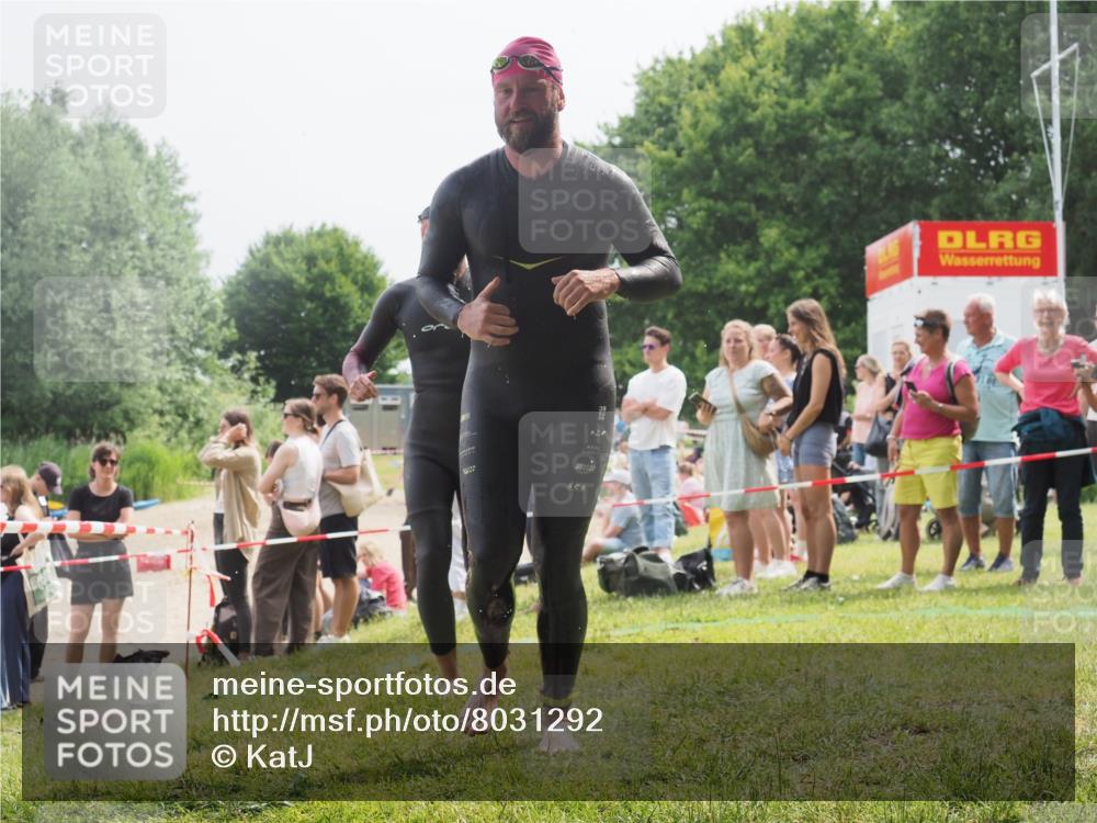 15.06.2025 - 27. Vierlanden-Triathlon KatJ http://msf.ph/oto/8031292 15.06.2025 11:09:19 Schwimmen 776, 811, 829, 846 meine-sportfotos.de