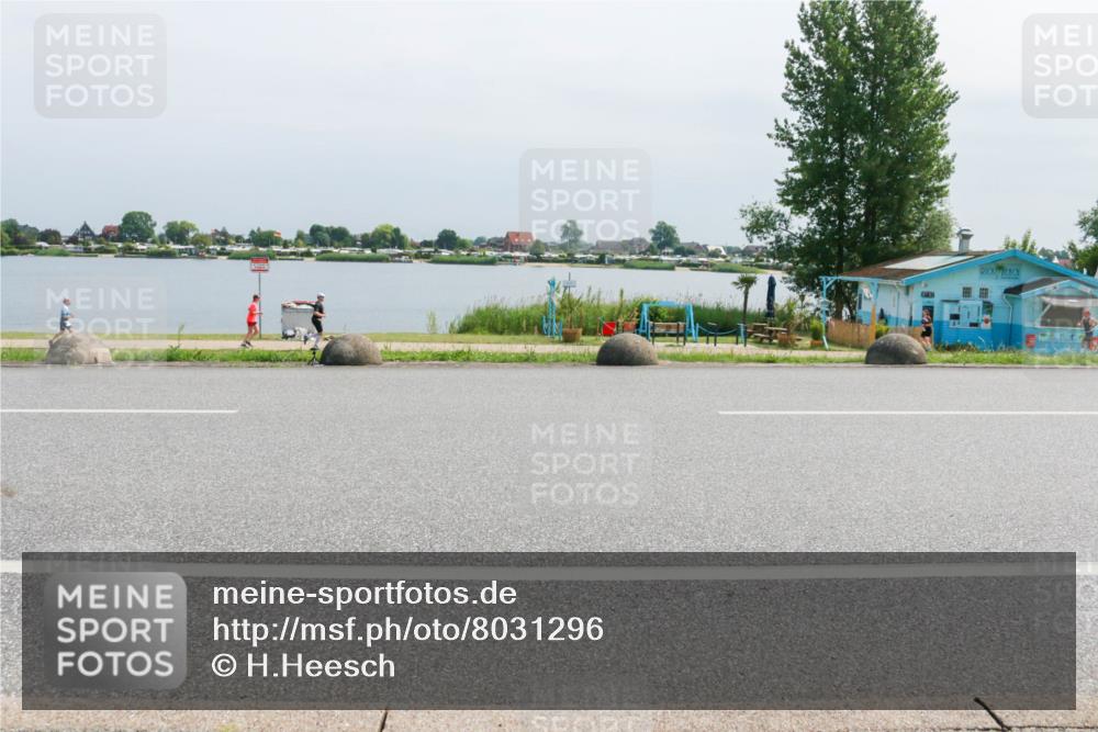 15.06.2025 - 27. Vierlanden-Triathlon H.Heesch http://msf.ph/oto/8031296 15.06.2025 11:32:53 Radfahren 718, 744, 771 meine-sportfotos.de