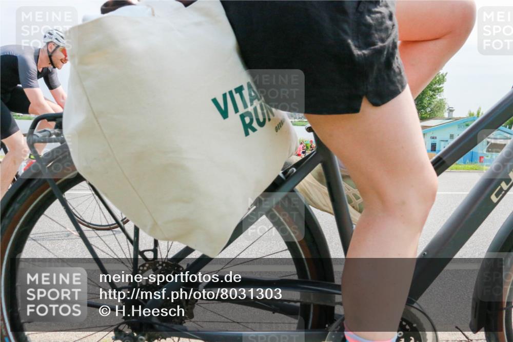 15.06.2025 - 27. Vierlanden-Triathlon H.Heesch http://msf.ph/oto/8031303 15.06.2025 11:32:57 Radfahren 650, 744, 771 meine-sportfotos.de