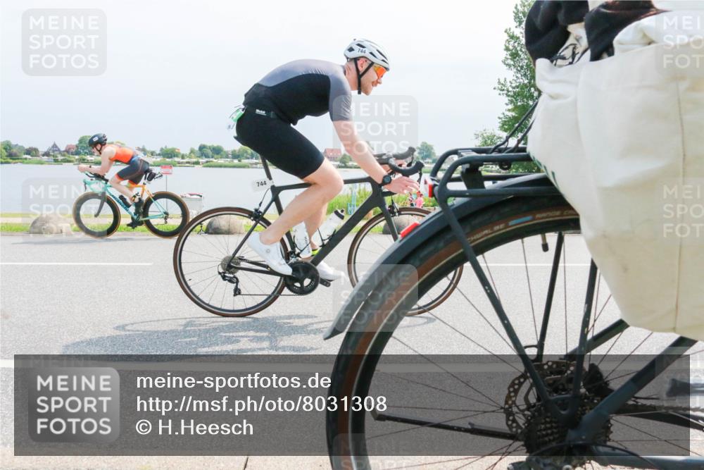 15.06.2025 - 27. Vierlanden-Triathlon H.Heesch http://msf.ph/oto/8031308 15.06.2025 11:32:57 Radfahren 650, 744, 771 meine-sportfotos.de