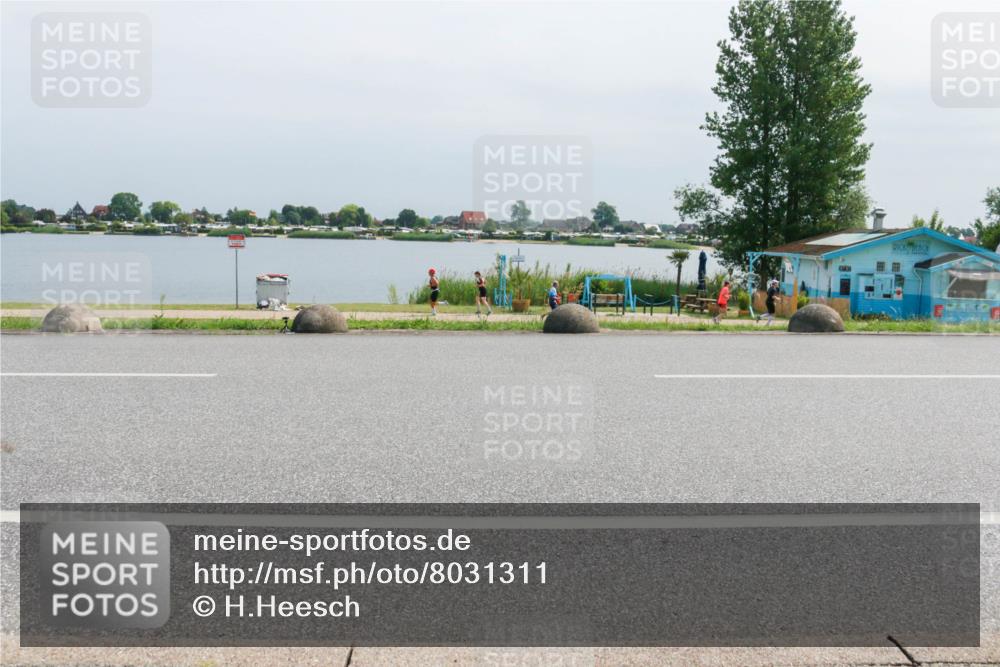 15.06.2025 - 27. Vierlanden-Triathlon H.Heesch http://msf.ph/oto/8031311 15.06.2025 11:32:59 Radfahren 650, 744 meine-sportfotos.de
