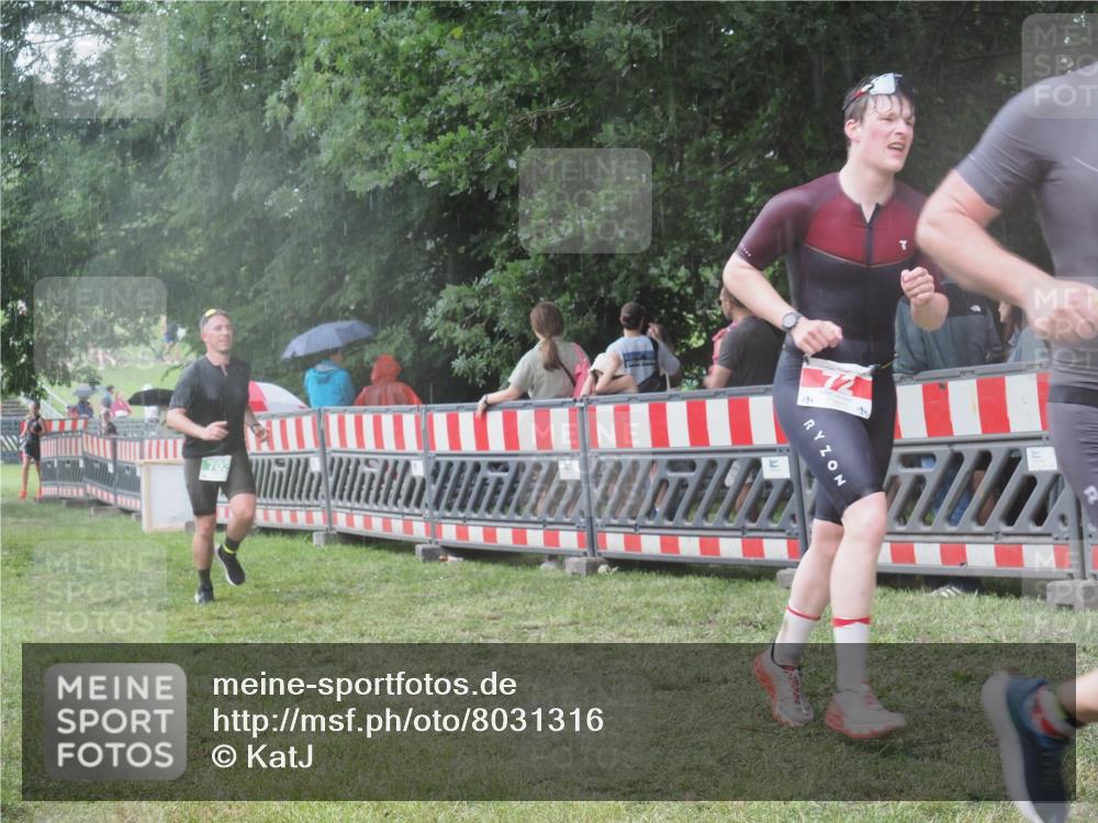 21.06.2025 - 27. Vierlanden-Triathlon KatJ http://msf.ph/oto/8031316 15.06.2025 13:40:20 Ziel 72, 154, 703, 1089 meine-sportfotos.de