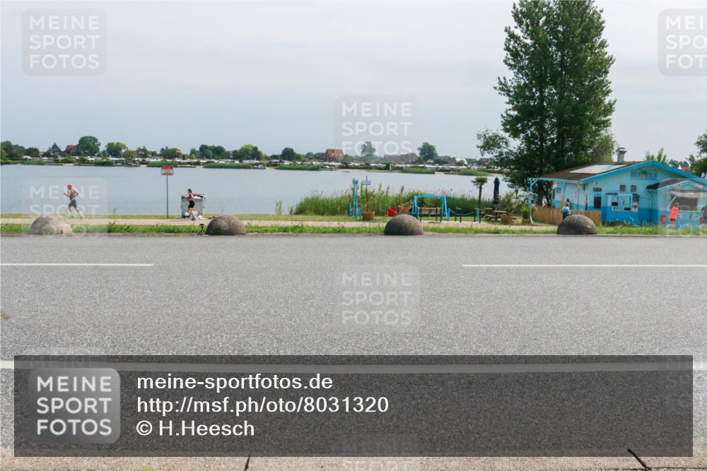 15.06.2025 - 27. Vierlanden-Triathlon H.Heesch http://msf.ph/oto/8031320 15.06.2025 11:33:02 Radfahren 650 meine-sportfotos.de