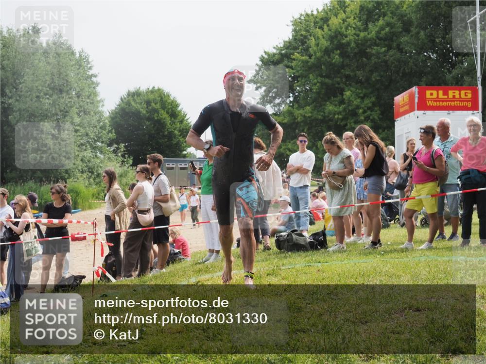 15.06.2025 - 27. Vierlanden-Triathlon KatJ http://msf.ph/oto/8031330 15.06.2025 11:09:23 Schwimmen 776, 829, 846 meine-sportfotos.de