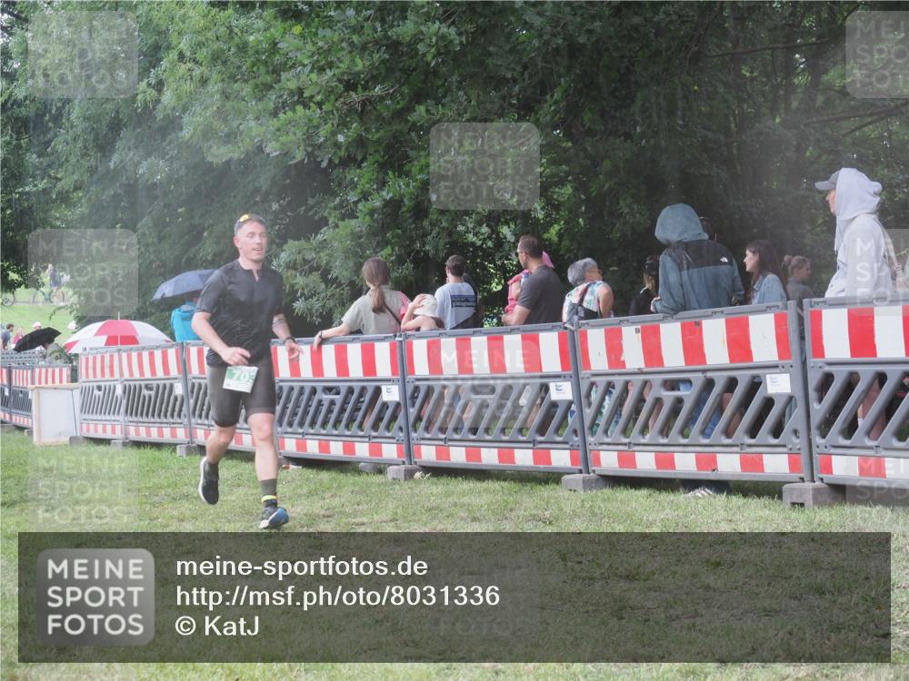 21.06.2025 - 27. Vierlanden-Triathlon KatJ http://msf.ph/oto/8031336 15.06.2025 13:40:21 Ziel 72, 154, 703, 904, 1089 meine-sportfotos.de