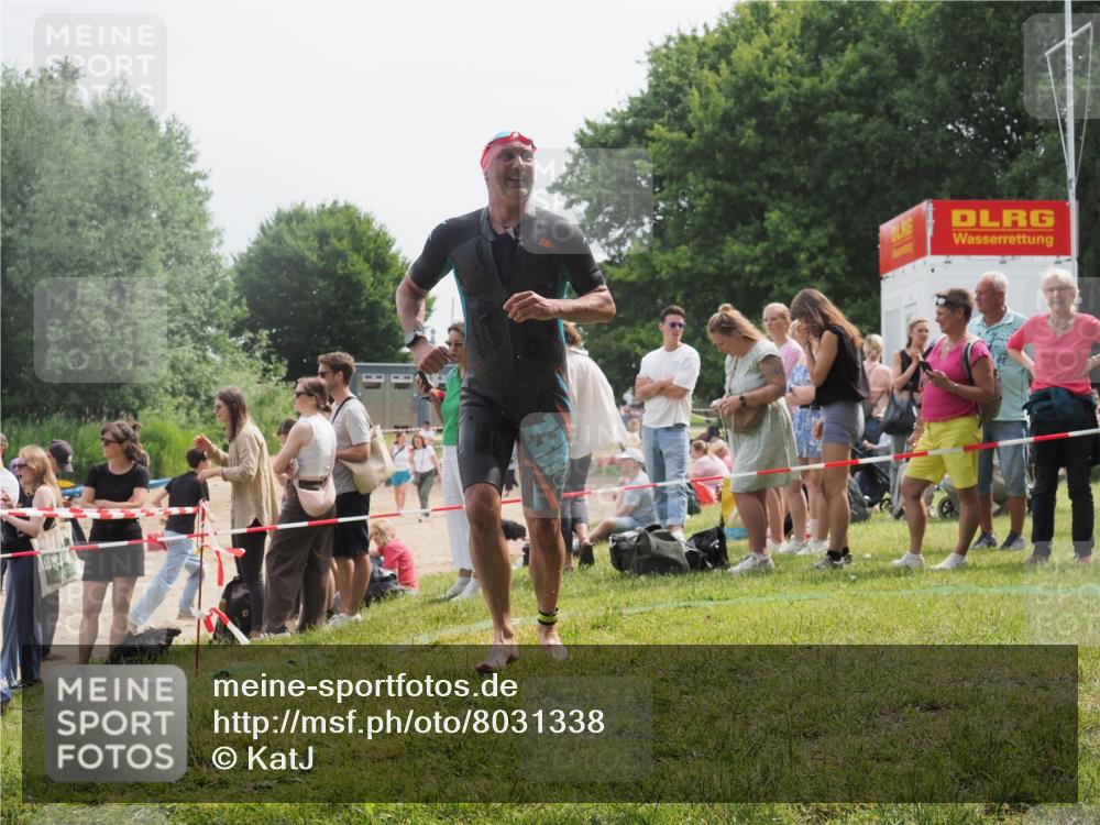 15.06.2025 - 27. Vierlanden-Triathlon KatJ http://msf.ph/oto/8031338 15.06.2025 11:09:23 Schwimmen 776, 829, 846 meine-sportfotos.de